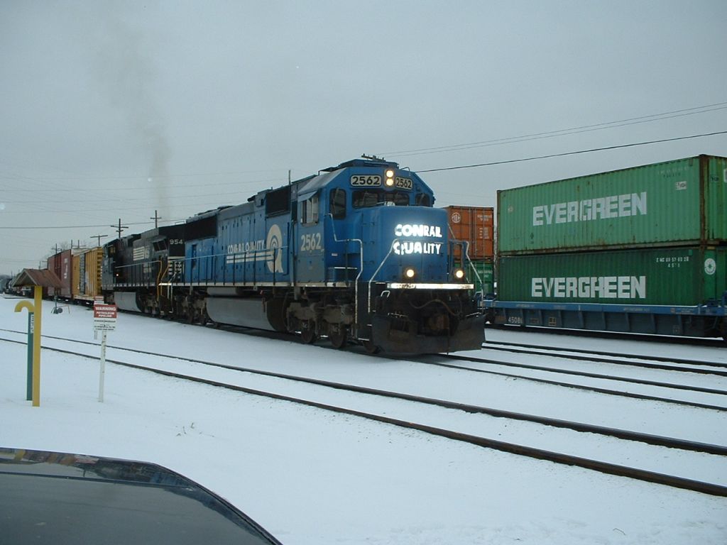 Conrail 2562